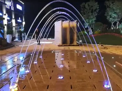 Vanjska fontana s umjetnom maglom